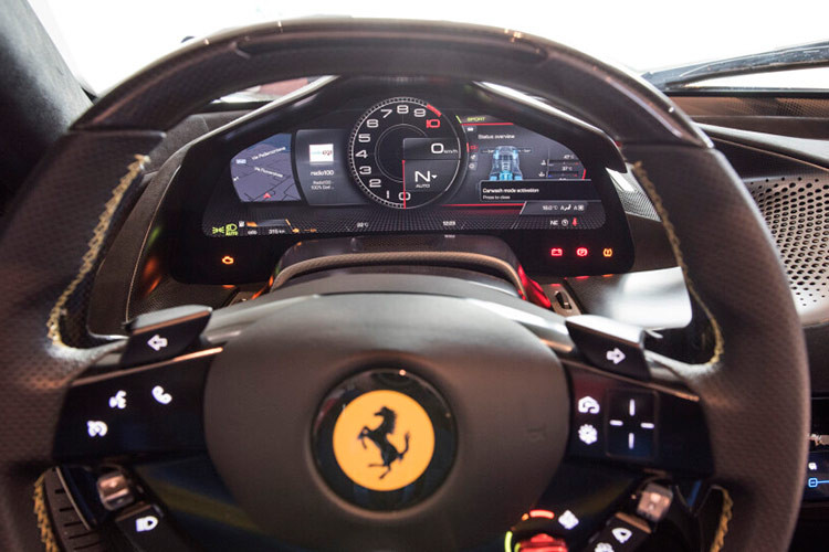 Giống với LaFerrari, SP3 sử dụng cửa mở cánh bướm với các khe thoát khi ấn tượng, kính chắn gió thiết kế hình vòm. Phần đuôi xe Ferrari Daytona SP3 gây ấn tượng với thiết kế gần giống một chiếc xe concept dải đèn LED nằm ngang tích hợp đèn hậu, cánh gió có thể đóng mở theo tốc độ và phía dưới có các bộ khuếch tán gió làm bằng sợi carbon.