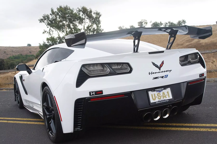 Mẫu xe cũng được trang bị bộ bánh trước 19 inch và bánh sau 20 inch nguyên bản với lốp Michelin Pilot Sport Cup 2, có kích thước 285/30 ở phía trước và 335/25 ở phía sau.