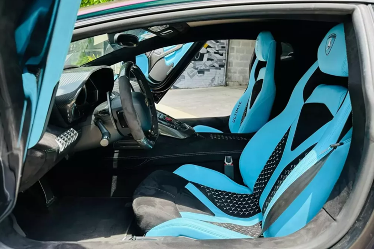 Sau đó, bán lại cho 1 tay chơi xe đến từ tỉnh Lâm Đồng, người này sau đó bán lại cho Phan Công Khanh, sử dụng 1 thời gian dài, chiếc siêu xe độ được nhìn thấy về showroom siêu xe của 1 tay chơi 9x ở Hà Nội, và mới đây, chuyển hộ khẩu lại vào Sài thành.