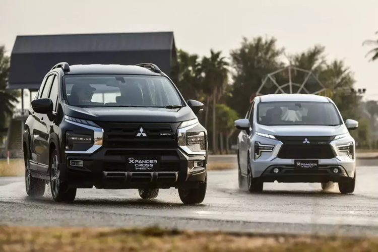 Đúng như dự đoán từ trước đó, Mitsubishi Xpander HEV 2024 mới và Xpander Cross HEV 2024 sở hữu thiết kế tổng thể không khác gì phiên bản máy xăng thông thường.