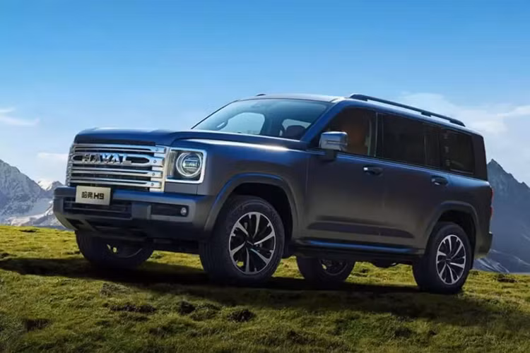 Mới đây, Great Wall Motor đã công bố mẫu SUV Haval H9 thế hệ thứ hai chạy bằng động cơ diesel chính thức ra mắt, xe có 2 phiên bản. Mức giá xe Haval H9 2025 lần lượt sẽ là 233.900 nhân dân tệ (32.200 USD), khoảng 763 triệu đồng và cao cấp là 247.900 nhân dân tệ (34.100 USD), tương đương 808 triệu đồng.