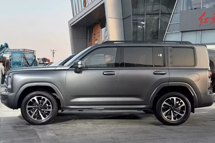 Có 7 chế độ lái được hỗ trợ, cụ thể là tiêu chuẩn, thể thao, tiết kiệm, 4L, cát, bùn và tuyết. Về mặt kiểm soát động lực học của xe, khi lái xe trên đường trơn trượt hoặc vào cua, khi đánh lái quá mức, bánh trước bên ngoài sẽ phanh; khi thiếu lái, bánh sau bên trong sẽ phanh để loại bỏ hiện tượng trượt xe, duy trì độ ổn định.