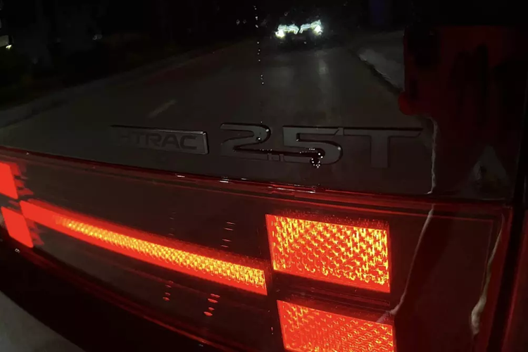 Đầu tiên là động cơ 4 xi-lanh, hút khí tự nhiên, dung tích 2.5L, sản sinh công suất tối đa 194 mã lực và mô-men xoắn cực đại 246 Nm. Động cơ kết hợp với hộp số tự động 8 cấp và hệ dẫn động cầu trước ở bản Xăng tiêu chuẩn hoặc hệ dẫn động 4 bánh toàn thời gian HTRAC ở bản Xăng cao cấp.