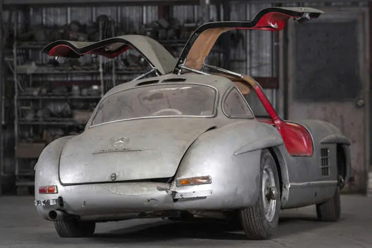 Thông tin này ngay lập tức thu hút sự chú ý đặc biệt của giới mê xe toàn thế giới, bởi những chiếc Mercedes-Benz 300 SL siêu hiếm luôn được coi là báu vật trong thế giới xe cổ và có mức giá lên đến hàng triệu USD.