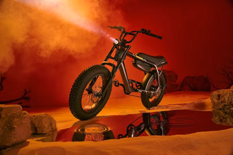 Mức giá xe đạp VInfast VF DrgnFly niêm yết 29,69 triệu đồng. Khách hàng mua xe có thể mua kèm bộ sạc tại nhà và pin có thể tháo rời giúp khách hàng chủ động sạc xe trong suốt quá trình sử dụng. VF DrgnFly được áp dụng chính sách bảo hành 2 năm cho xe và pin.