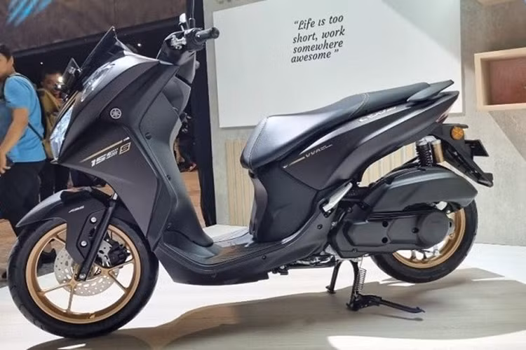 Tại Indonesia, mức giá xe Yamaha Lexi LX 155 2024 được bán ra dao động từ 25,35 - 29,9 triệu rupiah (tương đương khoảng từ 40,2 - 47,5 triệu đồng). Khi về Việt Nam, nhiều khả năng xe sẽ có giá không dưới 40 triệu đồng.