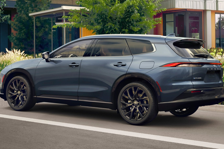 Bên cạnh đó, xe còn có 5 chế độ lái, bao gồm Normal, Eco, Sport, Eco và EV. Cuối cùng là những trang bị an toàn khá đầy đủ như hệ thống cảnh báo lệch làn đường, hỗ trợ bám làn đường, phát hiện người đi bộ, đèn pha tự động và 8 túi khí.