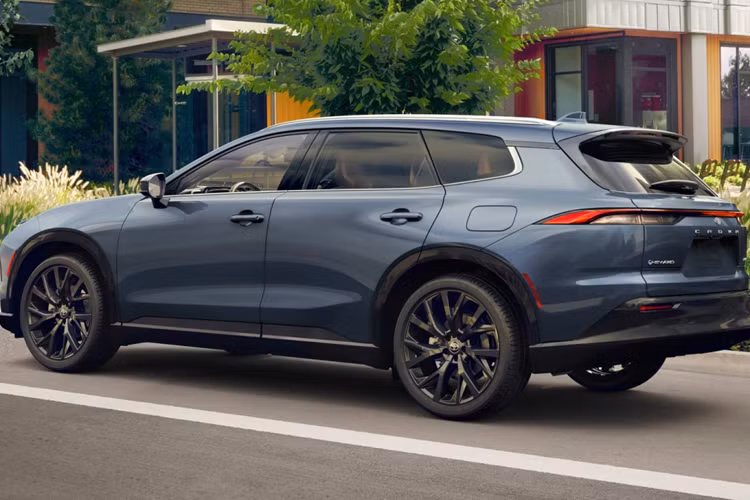 Bên cạnh đó, xe còn có 5 chế độ lái, bao gồm Normal, Eco, Sport, Eco và EV. Cuối cùng là những trang bị an toàn khá đầy đủ như hệ thống cảnh báo lệch làn đường, hỗ trợ bám làn đường, phát hiện người đi bộ, đèn pha tự động và 8 túi khí.