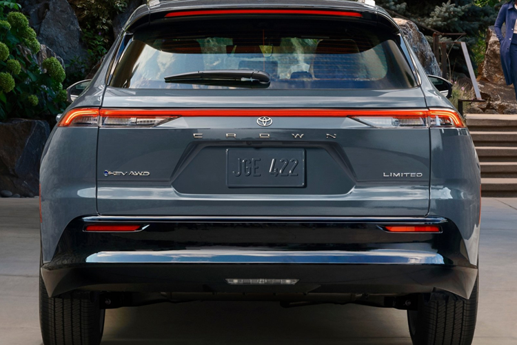 Với gói công nghệ an toàn Advanced Technology tùy chọn có giá 1.865 USD, xe sẽ có thêm hệ thống kiểm soát hành trình ở tốc độ thấp (Traffic Jam Assist), hệ thống hỗ trợ chuyển làn đường và camera 360 độ cho xe.