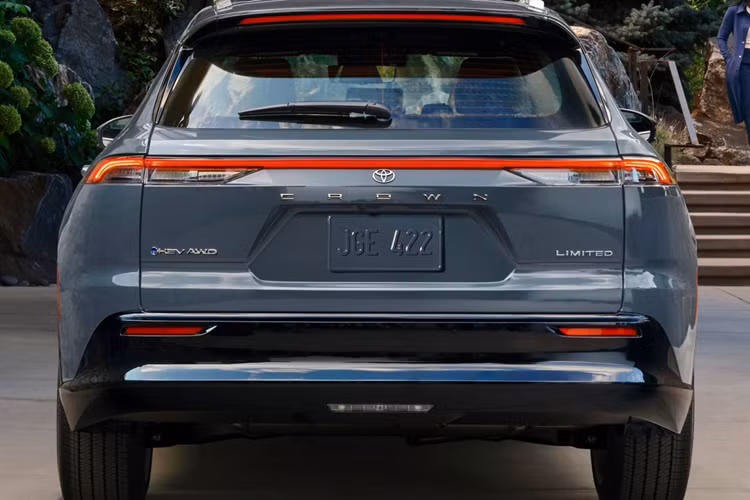 Với gói công nghệ an toàn Advanced Technology tùy chọn có giá 1.865 USD, xe sẽ có thêm hệ thống kiểm soát hành trình ở tốc độ thấp (Traffic Jam Assist), hệ thống hỗ trợ chuyển làn đường và camera 360 độ cho xe.