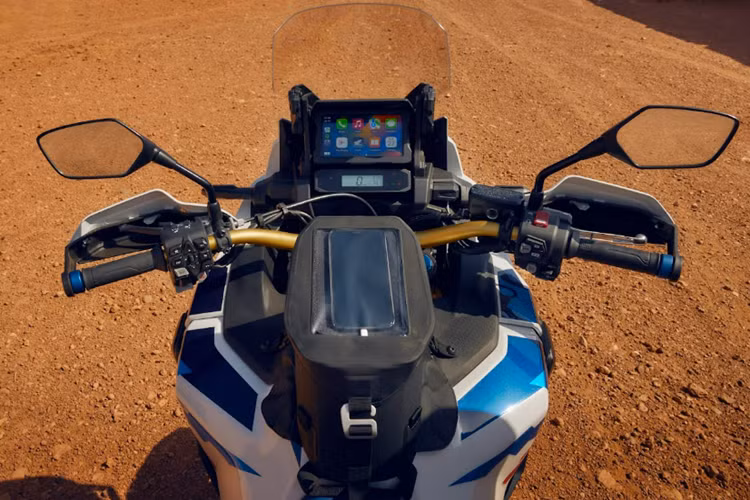 Cả hai mẫu xe đều có mức mô-men xoắn cực đại tăng 7%, đạt được ở vòng tua thấp hơn 750 vòng/phút nhờ vào những thay đổi trong tỷ lệ nén, thời gian đóng mở van, cổng nạp và cài đặt ECU.