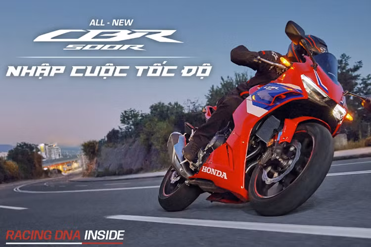 Lấy cảm hứng từ dòng Fireblade huyền thoại, CBR500R 2024 nổi bật trong thiết kế mới sắc nét từ đèn pha, đèn hậu mới, cùng các chi tiết thân xe được điều chỉnh thon gọn với các cánh gió nhỏ, giúp cải thiện cảm giác điều khiển phần đầu xe.