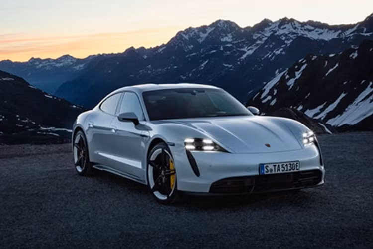 Tuy nhiên, mới đây, Volkswagen đã ban hành chính sách trợ cấp mới đối với nhân viên trong tập đoàn. Theo đó, tập đoàn này dừng cung cấp và thu hồi lại những chiếc Porsche đã hỗ trợ cho các Giám đốc Điều hành cấp cao trước đây.