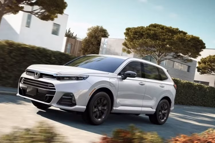 Hãng dự kiến đầu tư 10 nghìn tỷ yên (64 tỷ USD) vào phát triển xe điện và phần mềm trong thập kỷ tới đến năm tài chính 2030 và đang chi 11 tỷ USD để xây dựng các cơ sở sản xuất và chuỗi cung ứng cho xe điện tại Canada.