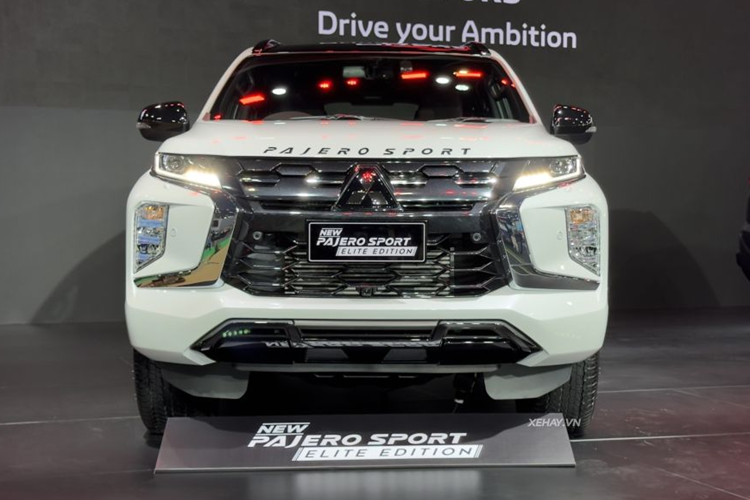 Ở lần nâng cấp này, mẫu xe SUV Mitsubishi Pajero Sport 2024 vẫn giữ kích thước chiều dài x rộng x cao lần lượt là 4.825 x 1.815 x 1.835 (mm) và chiều dài cơ sở 2.800 mm.