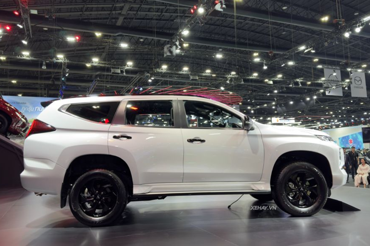 Đi kèm với đó là hộp số tự động 6 cấp mới, với các tùy chọn dẫn động 2WD hoặc 4WD. Đây chính là động cơ hiện đang được dùng cho Mitsubishi Triton thế hệ mới.