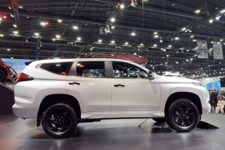 Đi kèm với đó là hộp số tự động 6 cấp mới, với các tùy chọn dẫn động 2WD hoặc 4WD. Đây chính là động cơ hiện đang được dùng cho Mitsubishi Triton thế hệ mới.