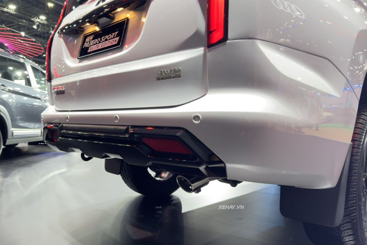 Hệ thống âm thanh 6 loa, phanh tay điện tử, tự động giữ phanh tạm thời, khởi động nút bấm, chìa khóa thông minh, camera hành trình, sạc điện thoại không dây, cổng sạc 12V trước/sau.