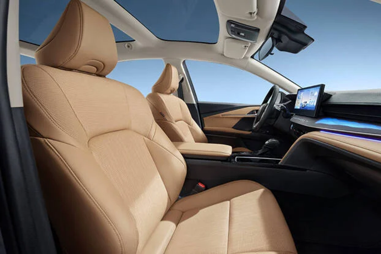 Động cơ xăng M20A-FKS 4 xi-lanh, Dynamic Force, dung tích 2.0 lít, 1.987 cc, Dual VVT-i, chiều dài xi-lanh x hành trình: 80,5 x 97,6 mm, tỷ số nén 13,0:1, công suất cực đại 171 mã lực tại 6.600 vòng/phút, mô-men xoắn cực đại 202 Nm tại 4.400 – 4.900 vòng/phút, kết hợp với hộp số tự động Direct-Shift CVT giả lập 10 cấp, AWD.