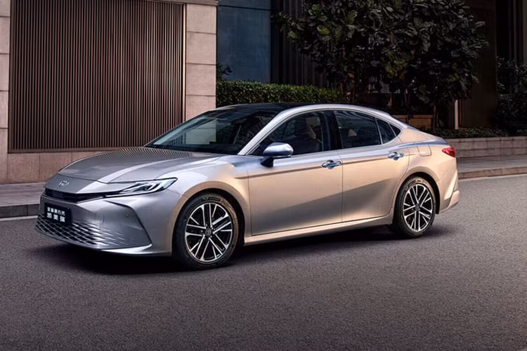 Kết hợp với động cơ điện 1VM, công suất 113 mã lực, mô-men xoắn cực đại 206 Nm. Bản AWD có thêm động cơ phía sau 1WM, công suất 41 mã lực, 84 Nm. Tổng công suất là 194 mã lực, kết hợp với hộp số tự động E-CVT, dẫn động cầu trước hoặc AWD.