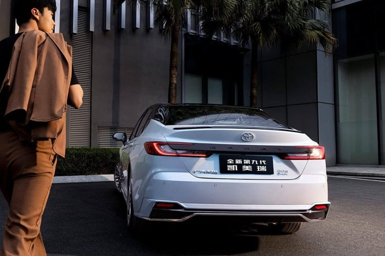 Đối với Thái Lan và Đông Nam Á, Toyota Camry hoàn toàn mới dự kiến sẽ ra mắt vào cuối năm 2024. Hãy cùng chờ xem điều gì sẽ xảy ra. Các chi tiết thiết kế có gì khác biệt so với phiên bản Mỹ và phiên bản Trung Quốc.