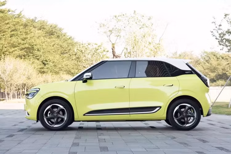 Và gần đây, giới truyền thông Trung Quốc đã đưa thông tin chính thức rằng Dongfeng Nano 01 2024 mới sẽ ra mắt vào ngày 7/1. Chiếc xe mới được định vị là một chiếc xe điện nhỏ thuần túy. Thương hiệu Dongfeng Nano, là một thương hiệu xe điện mới của Công ty Dongfeng, tập trung vào thị trường xe điện cỡ nhỏ.