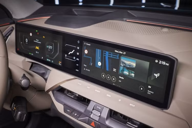 Kia Sportage 2025 cũng có thể được trang bị hệ thống Kia Connect tại một số thị trường, cho phép thực hiện cuộc gọi khẩn cấp tự động trong trường hợp xảy ra va chạm và điều khiển một số chức năng của xe thông qua ứng dụng điện thoại thông minh.