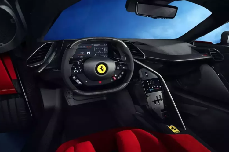 “Tại sao? Bởi vì chúng tôi muốn làm cho nó có tỷ lệ thực sự cực đoan, vì vậy một cabin rất hẹp, vai rộng nhất có thể, một đường ray rộng, v.v. Rõ ràng đây là một sự khiêu khích, nhưng bằng cách làm việc cùng nhau, chúng tôi đã đạt được hiệu ứng của một chiếc xe một chỗ ngồi thực sự, trong khi không từ bỏ không gian cho hành khách.”