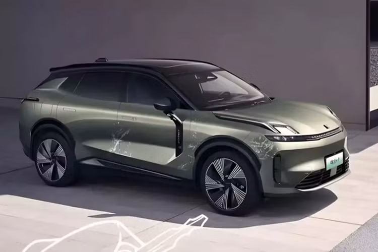 Cuối cùng là Lynk &amp; Co 08 bản máy xăng tăng áp 1.5L (161 mã lực) kết hợp với hai mô-tơ điện mạnh lần lượt 215 mã lực và 209 mã lực, đi kèm pin 39,6 kWh, mang lại tầm vận hành thuần điện 220 km.