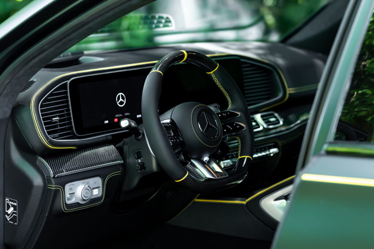 Diện mạo của GLE đã được sửa đổi với loạt các chi tiết bằng sợi carbon được thiết kế bởi TopCar Design và bao gồm phần mở rộng chắn bùn rộng cũng như các miếng đệm phù hợp cho cản trước và sau. Chiếc coupe-SUV cũng được hưởng lợi từ cánh lướt gió đuôi vịt mở rộng và mui xe có lỗ thông hơi.