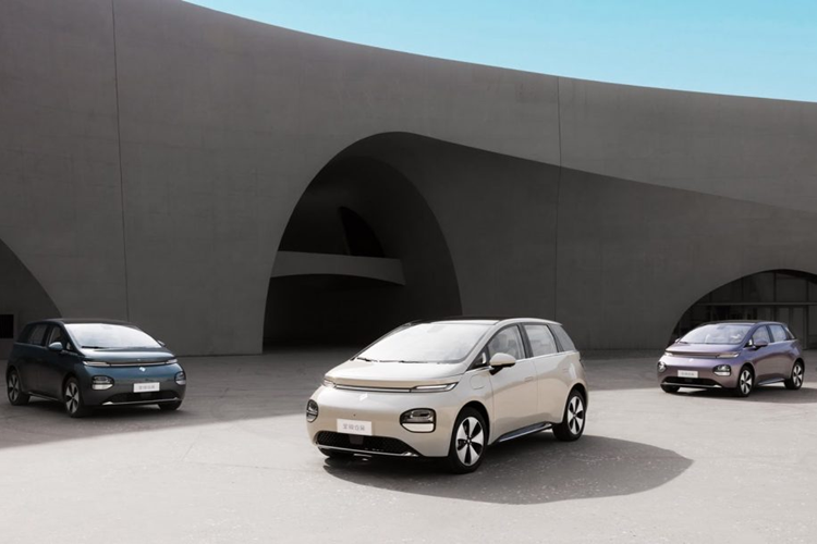 Wuling Cloud EV dự kiến sẽ dùng hệ truyền động tương tự Baojun Yunduo ở thị trường Trung Quốc. Nếu đúng như vậy, xe sẽ được trang bị mô-tơ điện mạnh 100 kW (khoảng 136 mã lực), kết hợp với pin LFP do công ty Liuzhou Huating New Energy Technology cung cấp.