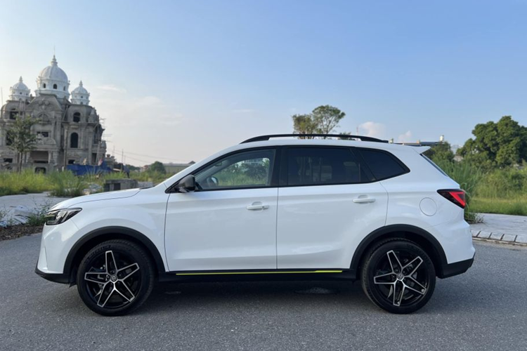 Mẫu xe SUV MG RX5 2023 sở hữu kích thước dài x rộng x cao lần lượt là 4.571 x 1.855 x 1.719 mm. Kích thước này có phần nhỉnh hơn so với các đối thủ cùng phân khúc SUV/crossover hạng C.