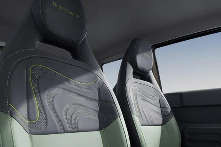 Chiều dài, chiều rộng và chiều cao của xe lần lượt là 3135/1565/1655mm, chiều dài cơ sở 2015mm, khoảng sáng gầm xe tối thiểu khi không tải là 175mm, khoảng sáng gầm xe tối thiểu khi đầy tải là 125mm. Xe còn có trang trí thang treo trên cột B bên trái thân xe.