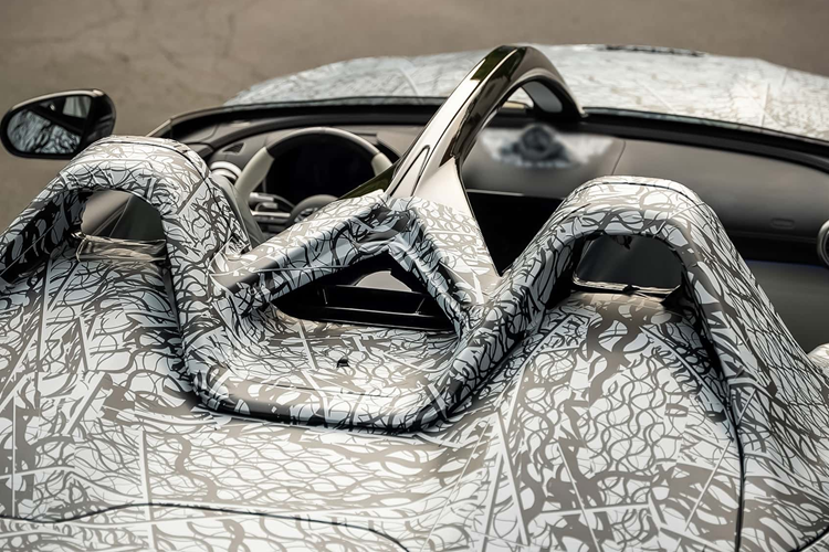 Khác với SLR Stirling Moss, PureSpeed sẽ được sản xuất nhiều hơn. Mercedes-AMG dự định sản xuất 250 chiếc Mythos đầu tiên và sẽ bán những chiếc xe này cho những người đam mê và sưu tập xe.