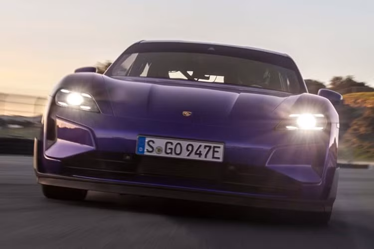 Thông tin trên được đích thân Giám đốc Hệ thống Sạc và Năng lượng của Taycan – bà Sarah Razavi lên tiếng xác nhận trong buổi phỏng vấn gần đây với tạp chí CarSales của Úc.