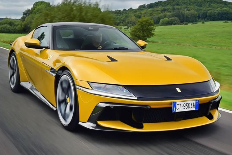 Vụ tai nạn siêu xe Ferrari 12Cilindri xảy ra trong một sự kiện lái thử dành cho giới truyền thông do chính Ferrari tổ chức. Chiếc xe mang biển số GT950AH này là 1 trong 6 chiếc 12Cilindri mà hãng xe Ý dùng để phục vụ chương trình này. Quan sát từ hiện trường tai nạn, có vẻ như tấm ốp đuôi phía hành khách của chiếc Ferrari đã bị móp và trầy xước nghiêm trọng do va đậm mạnh và vách đá ven đường.