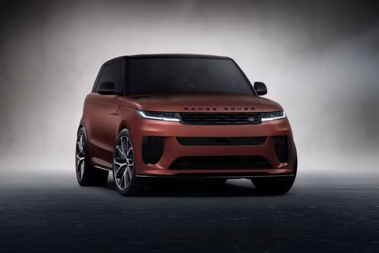 Bốn phối màu cho Range Rover Sport SV Edition One đặc biệt đã được tuyển chọn cho mẫu Edition Two bao gồm màu xanh Blue Nebula Matte, đen Ligurian Black Gloss, xám Marl Grey Gloss và màu đồng Sunrise Copper Satin.