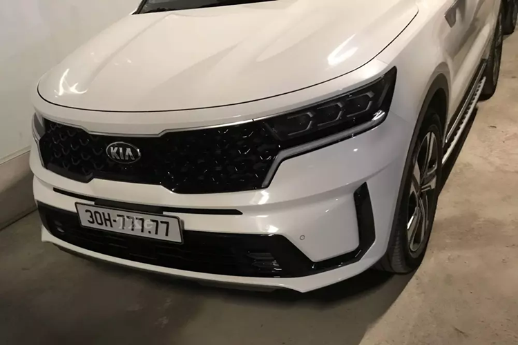 Tuy nhiên, kể từ sau ngày 15/8/2023, việc định danh biển số đã được áp dụng, tức nếu bạn sở hữu 1 chiếc xe ôtô biển đẹp có thể định danh biển, và đăng ký qua cho 1 chiếc xe khác mua sau này, việc này đã làm cho nhiều người thích thú, vì không mất đi biển đẹp khi bán xe.