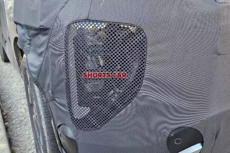 Các tính năng an toàn của Kia Clavis có thể sẽ dùng chung với Sonet mới ở thị trường Ấn Độ như hệ thống hỗ trợ giữ làn đường, cảnh báo lệch làn đường, cảnh báo người lái mất tập trung, hỗ trợ bám làn đường, hỗ trợ đèn pha, cảnh báo sớm và hỗ trợ tránh va chạm cũng như cảnh báo phương tiện phía trước khởi hành.