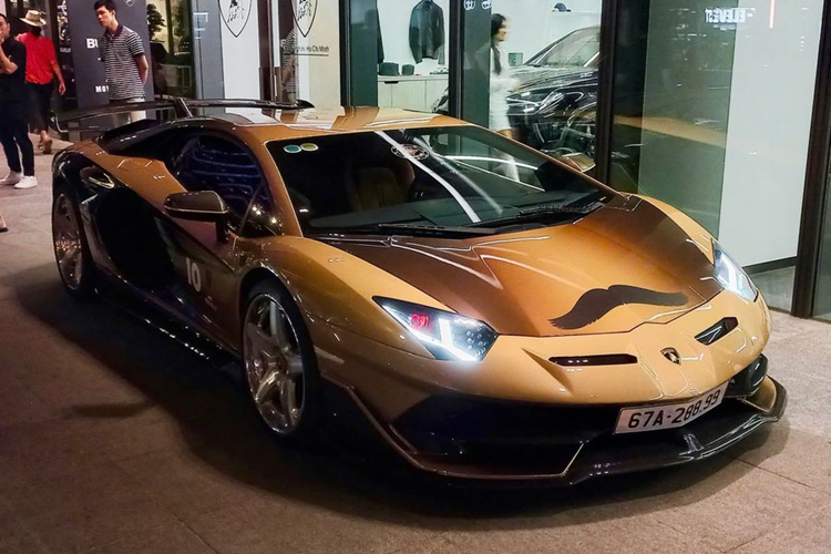 Được biết, khối động cơ mạnh mẽ này giúp siêu xe gầm cao Lamborghini Urus Performante có thể đua nước rút từ vị trí xuất phát lên 100 km/h trong thời gian 3,3 giây, nhanh hơn 0,3 giây so với bản tiêu chuẩn trước khi đạt vận tốc tối đa 306 km/h.