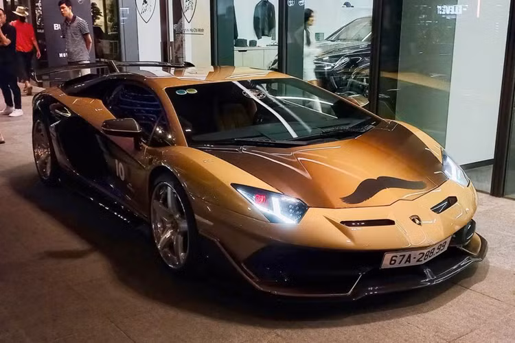 Được biết, khối động cơ mạnh mẽ này giúp siêu xe gầm cao Lamborghini Urus Performante có thể đua nước rút từ vị trí xuất phát lên 100 km/h trong thời gian 3,3 giây, nhanh hơn 0,3 giây so với bản tiêu chuẩn trước khi đạt vận tốc tối đa 306 km/h.