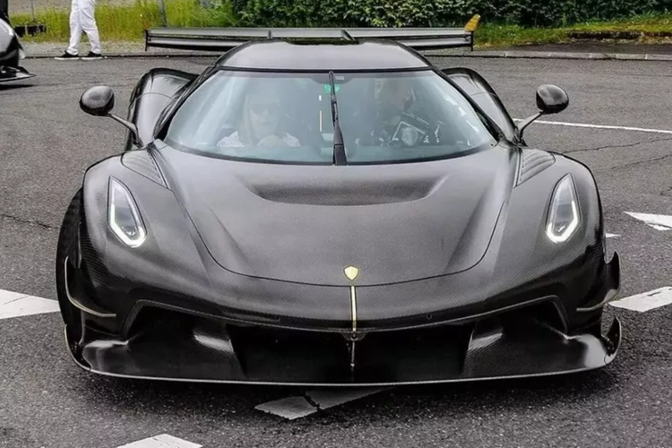 Vụ tai nạn này xảy ra khi chủ xe, đang lái chiếc Koenigsegg Jesko Attack "Nur Edition" tham dự vào hành trình siêu xe 6to6 Europe Tour 2024 từ Hy Lạp đến Monaco, khi xe đang trên đường cao tốc thì bất ngờ bốc cháy, 2 người đi trên xe đã nhanh chóng thoát ra ngoài, không gặp gì nguy hiểm đến tính mạng, nhưng siêu phẩm hàng thửa này không may như thế.