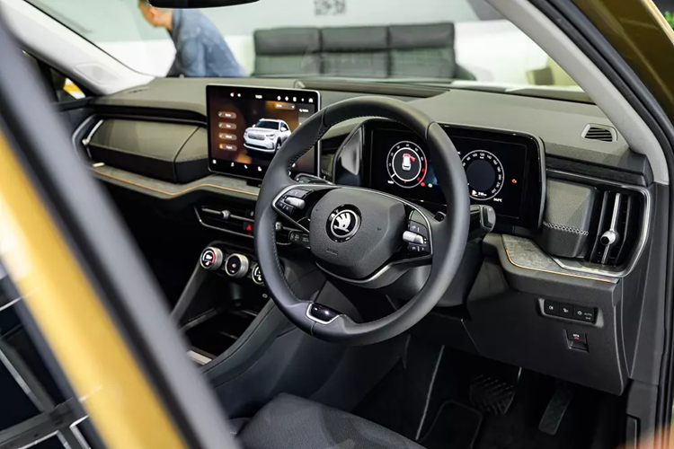 Theo thông tin ban đầu, Skoda Kodiaq 2025 tại Việt Nam sẽ vẫn dùng 2 tùy chọn động cơ xăng như cũ. Đầu tiên là động cơ xăng 4 xi-lanh, dung tích 1.4L, sản sinh công suất tối đa 150 mã lực và mô-men xoắn cực đại 250 Nm. Động cơ kết hợp với hộp số tự động 8 cấp và hệ dẫn động cầu trước.