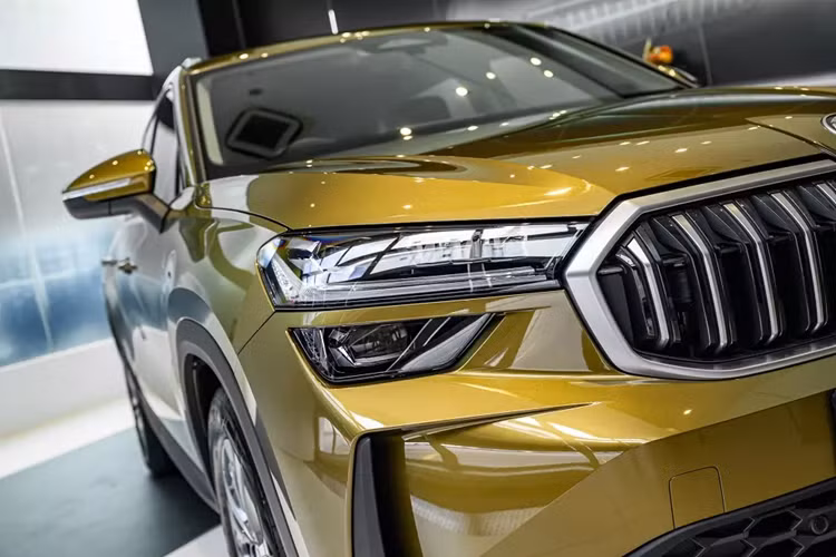 Theo đó, Skoda Kodiaq 2025 về Việt Nam sẽ được ra mắt chính thức vào tháng 10 tới, tại triển lãm Ô tô Việt Nam (VMS) 2024. Đây là lần đầu tiên dòng xe này có phiên bản mới ở thị trường Việt Nam sau khi được giới thiệu vào hồi tháng 9 năm ngoái.