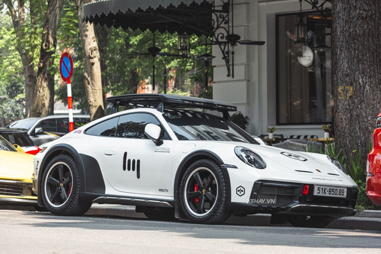 Trong năm nay, chủ kênh podcast “HIEU.TV” còn có kế hoạch đem chiếc Porsche 911 Dakar hàng hiếm của mình đi xuyên lục địa Á - Âu với 35.000 km. Dự kiến, chặng này sẽ xuất phát tại Việt Nam, đi qua Trung Quốc, Mông Cổ, Nga, Estonia, Latvia, Litva, Ba Lan, Czech, Áo, Hungary, Slovenia, Italy, Thụy Sĩ, Pháp và điểm dừng chân cuối tại Đức.