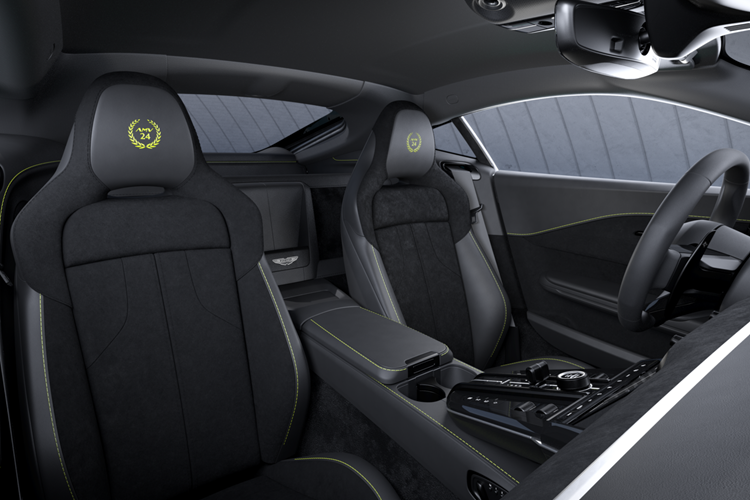 Nội thất siêu xe Aston Martin Vantage AMV24 có da màu đen đơn giản với đường khâu trang trí AMR Lime hẹp và thêu tựa đầu. Những tựa đầu này có thiết kế logo đặc biệt từ Q by Aston Martin, và có một tấm bảng nhỏ trên mỗi ngưỡng cửa với cùng họa tiết.