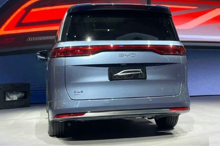 Về hệ truyền động, BYD Xia sẽ sử dụng hệ truyền động hybrid DM thế hệ thứ 5. Nhiều khả năng xe sẽ được trang bị động cơ BYD472ZQB 1.5 lít tăng áp với công suất tối đa 115 kW (154 mã lực), kết hợp một động cơ điện có công suất 268 mã lực.