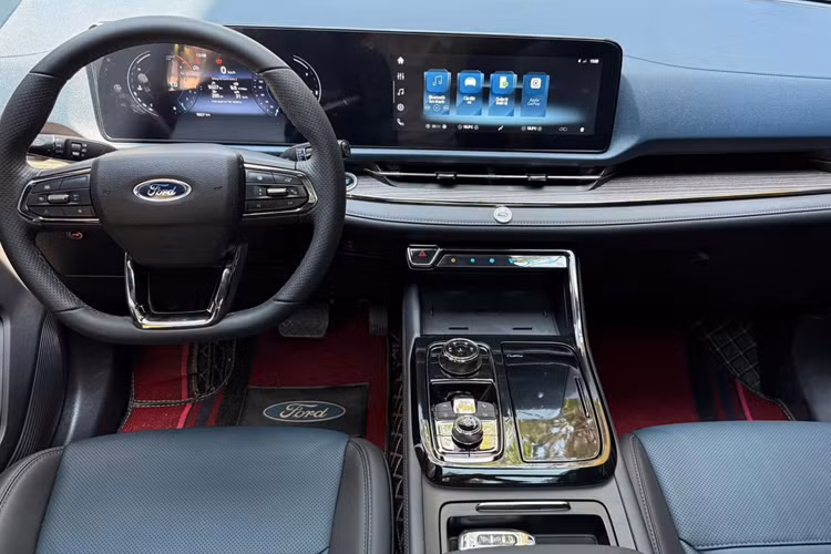 Hiện nay, những chiếc Ford Territory đời 2023 đã bắt đầu xuất hiện trên thị trường xe cũ với nhiều phiên bản khác nhau, thu hút sự quan tâm đáng kể từ phía người dùng. Một trong những thông tin đáng chú ý là chiếc Ford Territory Titanium 2023 được rao bán gần đây, chỉ mới đăng ký từ tháng 10/2023 và đã di chuyển hơn 9.000 km.