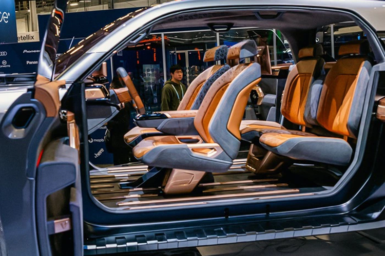 Tuy nhiên, sẽ không ngạc nhiên nếu phiên bản thương mại của mẫu xe bán tải này giữ nguyên thiết kế như xe concept. VinFast Wild sở hữu chiều dài 5.324 mm và chiều rộng 1.997 mm.