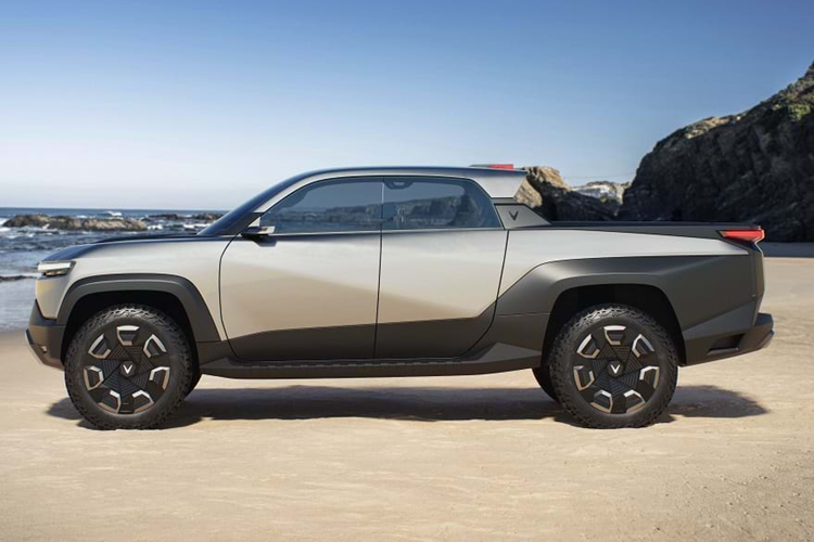 Được biết trước đó 3 tuần, 2 vợ chồng của đại gia Nguyễn Huỳnh Như cũng đã sắm cho mình chiếc xe SUV hạng sang Mercedes-AMG G63, và còn chi thêm tiền để độ lên gói body kit của Top Cars. Được biết, VinFast Wild hiện mới chỉ dừng ở mức xe concept, chưa được đưa lên dây chuyền sản xuất thương mại.